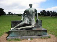 Henry Moore_ Draped Seated Woman_foto by Emma Farrer